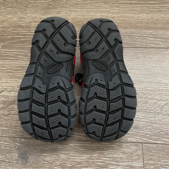 Boy’s Keen Washable Sandals, Red, Size 10K - Picture 2 of 6